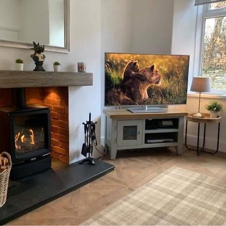 Woodland Cottage - Private Courtyard - Pet Friendly Retreat In The Heart Of Windermere Exterior photo