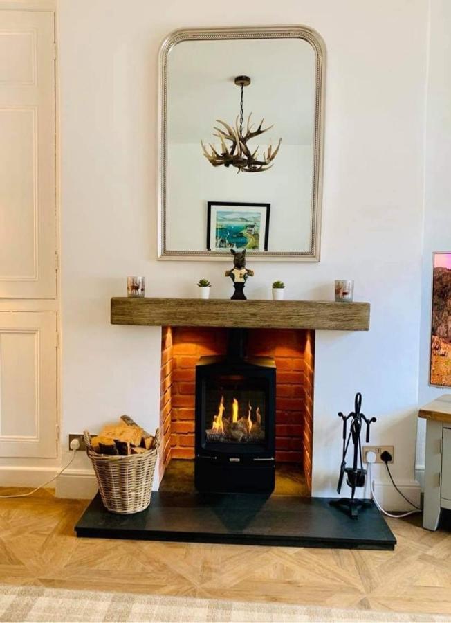 Woodland Cottage - Private Courtyard - Pet Friendly Retreat In The Heart Of Windermere Exterior photo