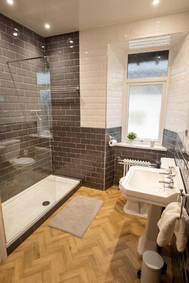 Woodland Cottage - Private Courtyard - Pet Friendly Retreat In The Heart Of Windermere Exterior photo
